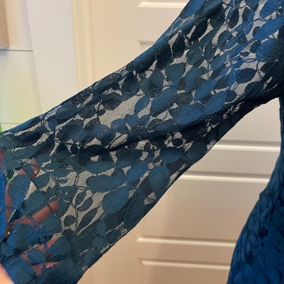 Garnet Hill Blue Sheath Dress with 3/4 Bishop Sleeves and Scoop Neck - Picture 5 of 11